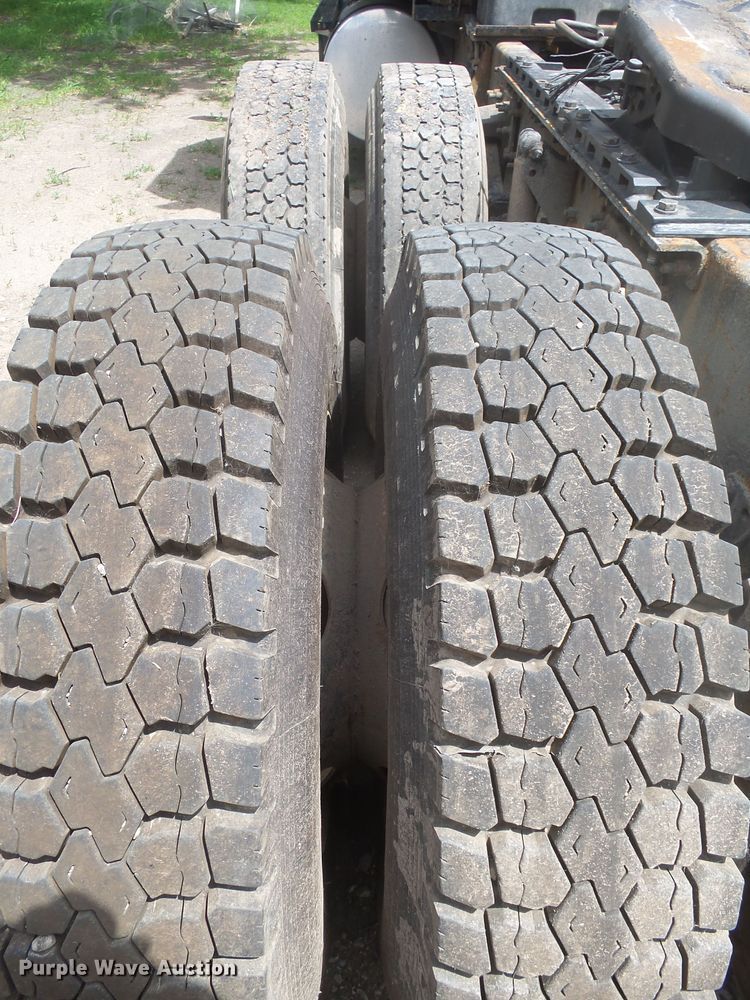 image for item DX9218 2005 Mack CXN613 semi truck