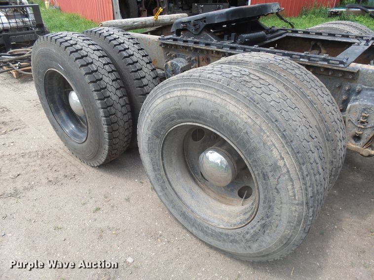 image for item DX9218 2005 Mack CXN613 semi truck