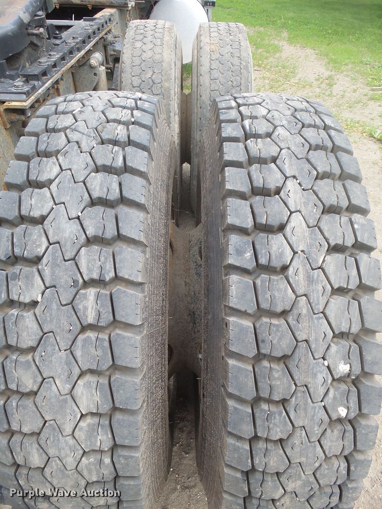 image for item DX9218 2005 Mack CXN613 semi truck