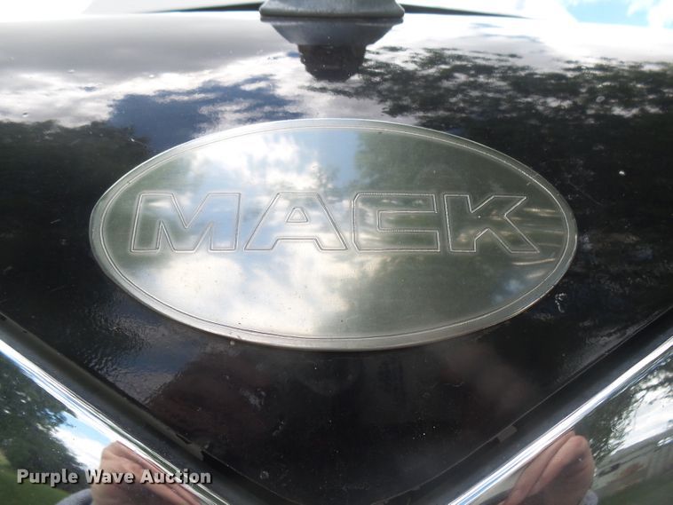 image for item DX9218 2005 Mack CXN613 semi truck