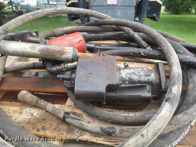 image for item DX9218 2005 Mack CXN613 semi truck