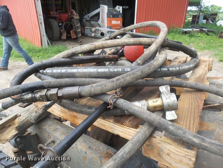 image for item DX9218 2005 Mack CXN613 semi truck