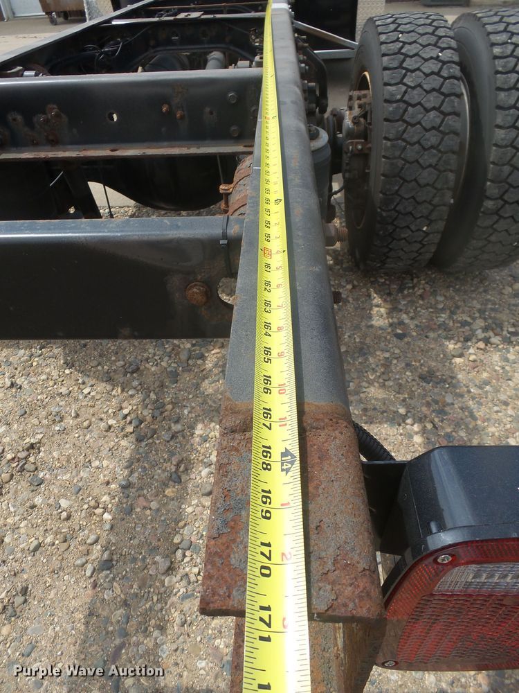 image for item EF9631 2010 International 4300  truck cab and chassis