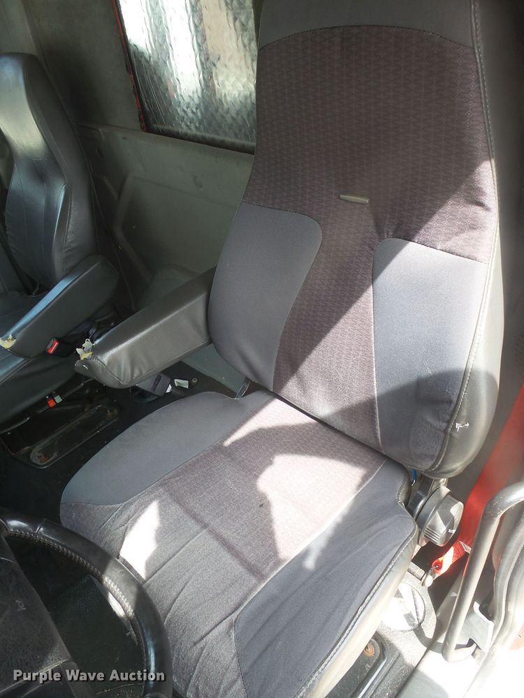 image for item EF9631 2010 International 4300  truck cab and chassis