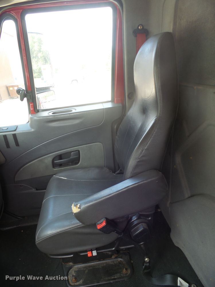 image for item EF9631 2010 International 4300  truck cab and chassis