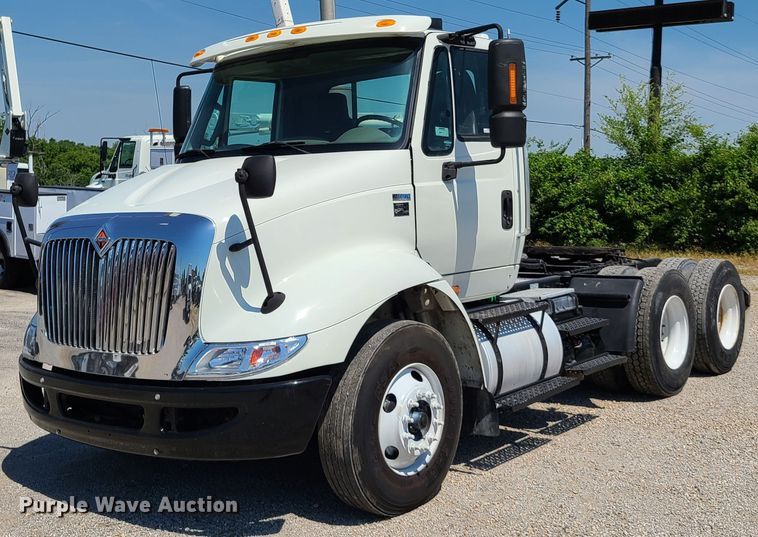 image for item EL9831 2013 International TranStar 8600  semi truck