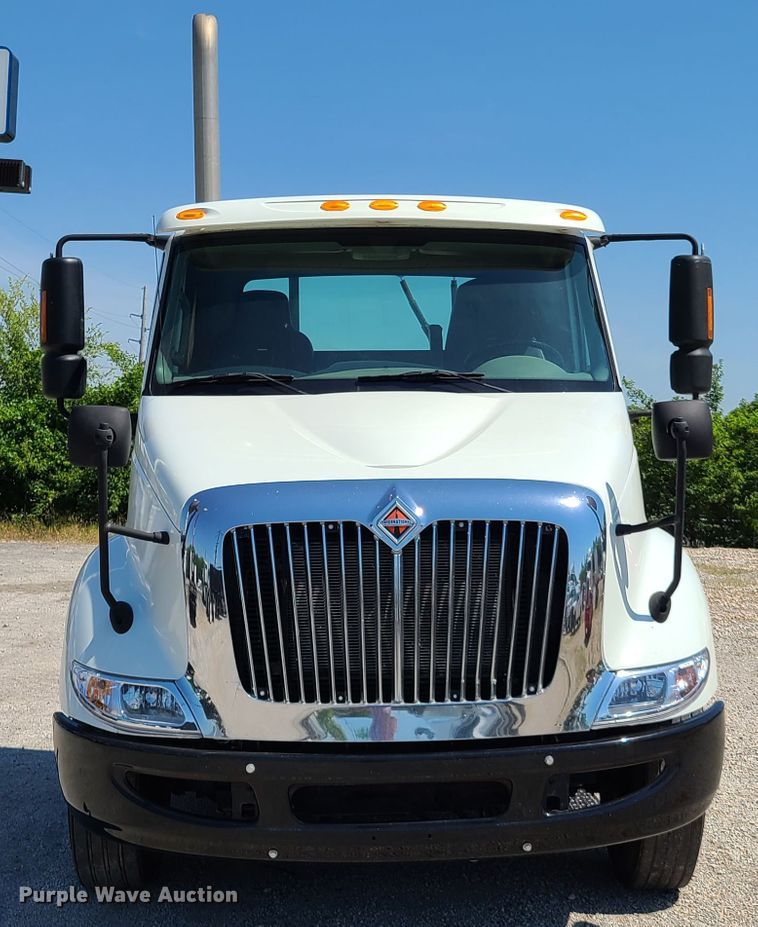 image for item EL9831 2013 International TranStar 8600  semi truck