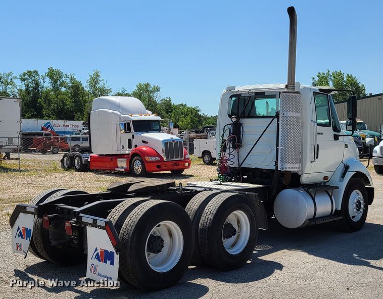 image for item EL9831 2013 International TranStar 8600  semi truck