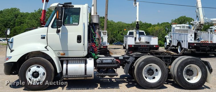 image for item EL9831 2013 International TranStar 8600  semi truck