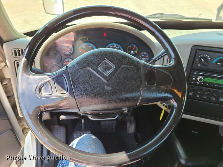 image for item EL9831 2013 International TranStar 8600  semi truck