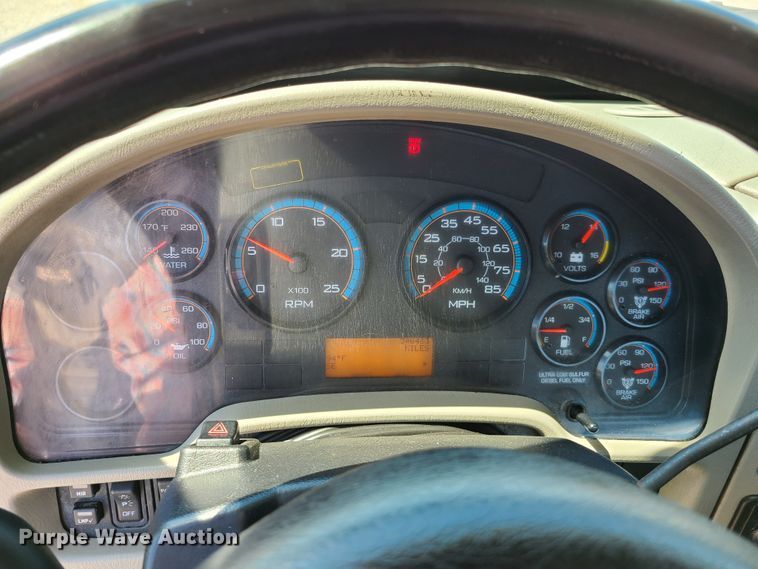 image for item EL9831 2013 International TranStar 8600  semi truck