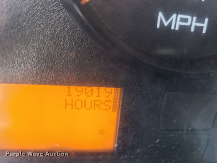 image for item EL9831 2013 International TranStar 8600  semi truck