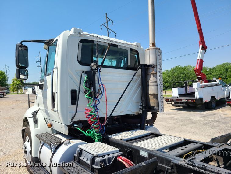 image for item EL9831 2013 International TranStar 8600  semi truck