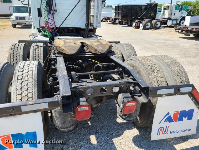 image for item EL9831 2013 International TranStar 8600  semi truck