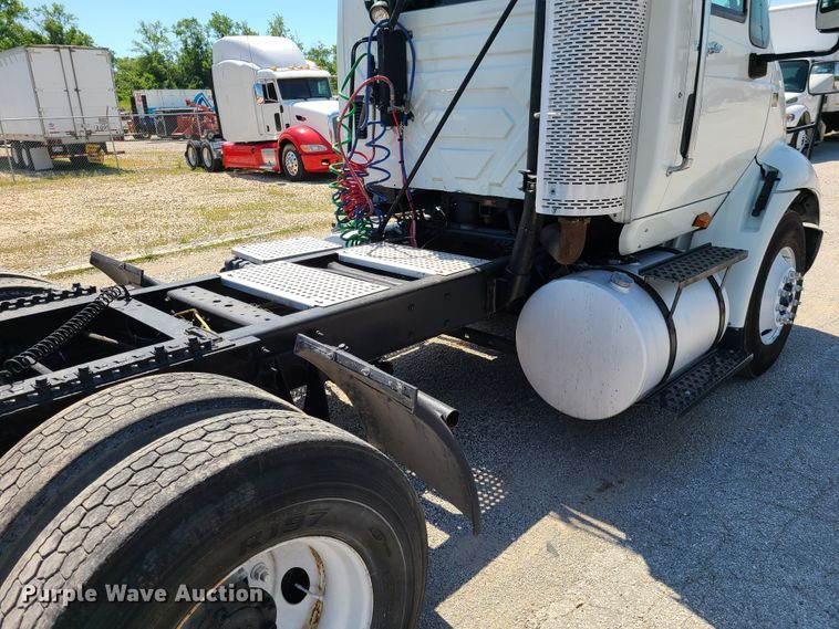 image for item EL9831 2013 International TranStar 8600  semi truck