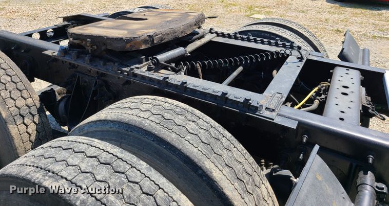 image for item EL9831 2013 International TranStar 8600  semi truck