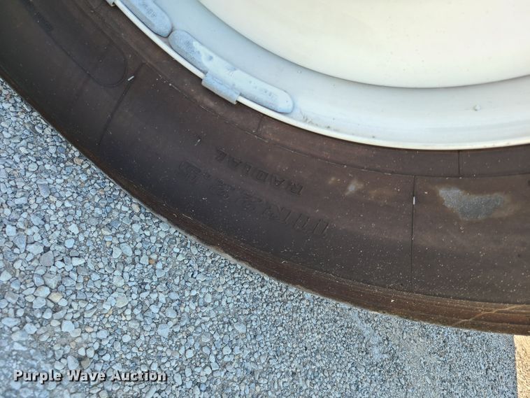 image for item EL9831 2013 International TranStar 8600  semi truck