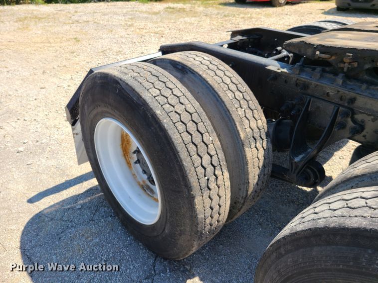 image for item EL9831 2013 International TranStar 8600  semi truck