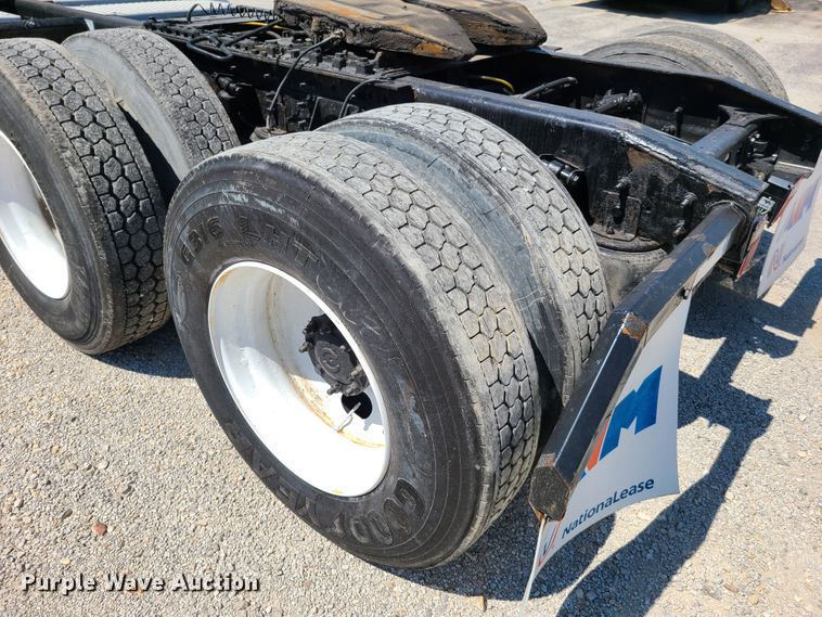 image for item EL9831 2013 International TranStar 8600  semi truck