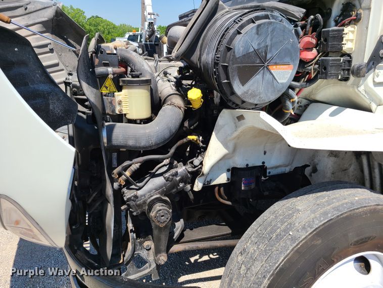 image for item EL9831 2013 International TranStar 8600  semi truck