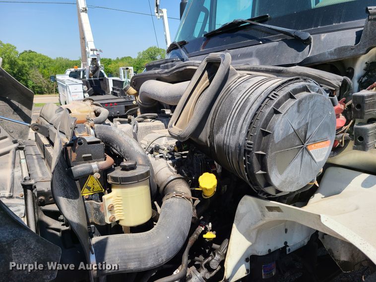 image for item EL9831 2013 International TranStar 8600  semi truck