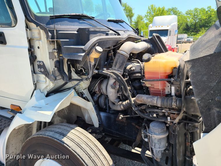 image for item EL9831 2013 International TranStar 8600  semi truck