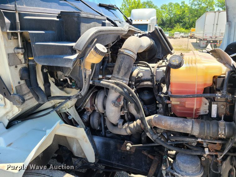 image for item EL9831 2013 International TranStar 8600  semi truck