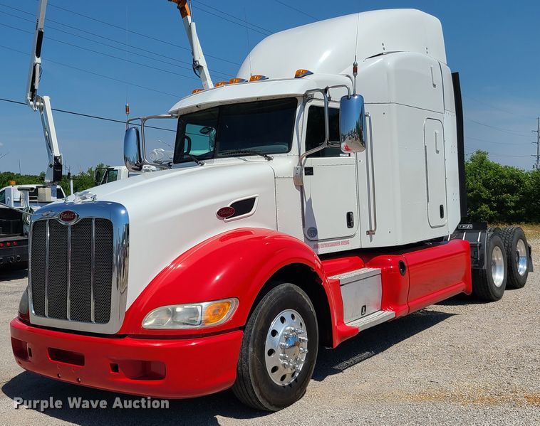 image for item EL9832 2013 Peterbilt 386  semi truck