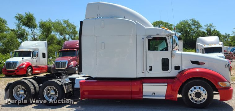 image for item EL9832 2013 Peterbilt 386  semi truck