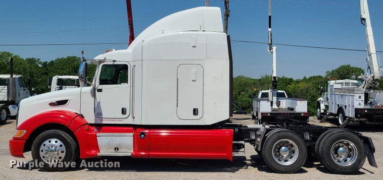 image for item EL9832 2013 Peterbilt 386  semi truck