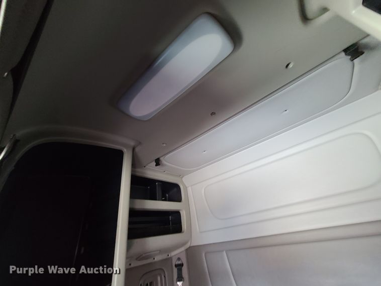 image for item EL9832 2013 Peterbilt 386  semi truck