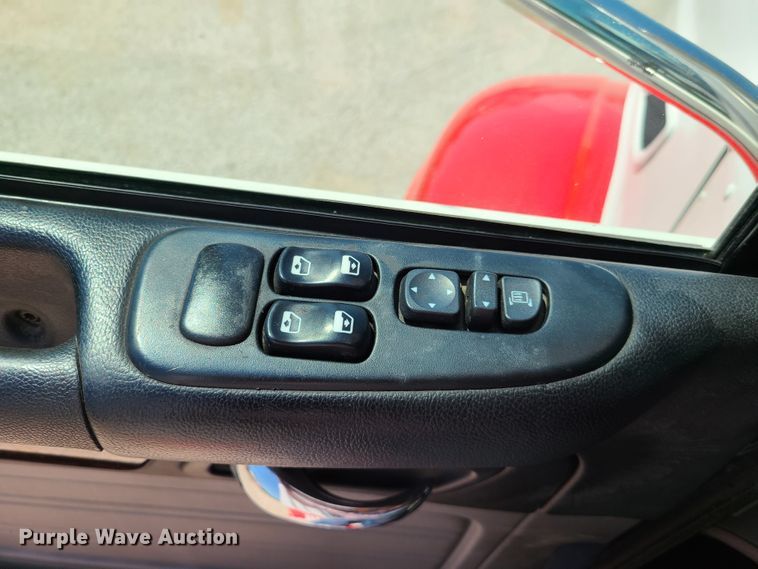 image for item EL9832 2013 Peterbilt 386  semi truck