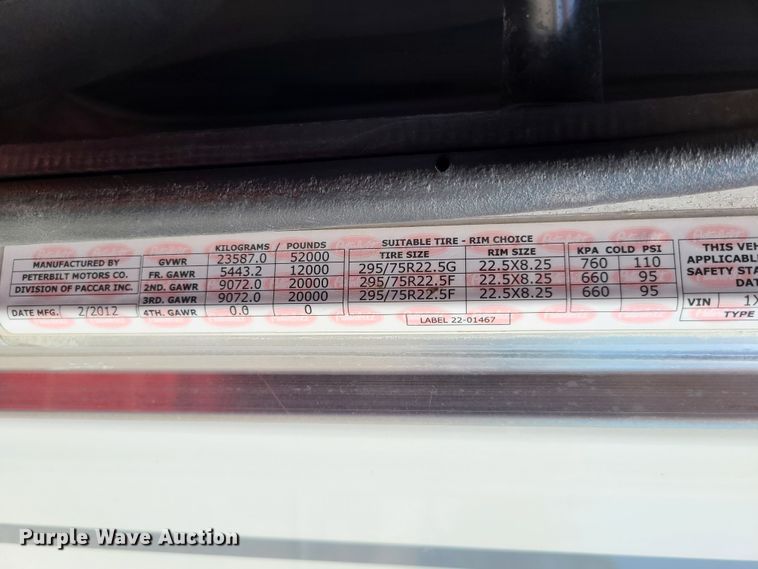 image for item EL9832 2013 Peterbilt 386  semi truck