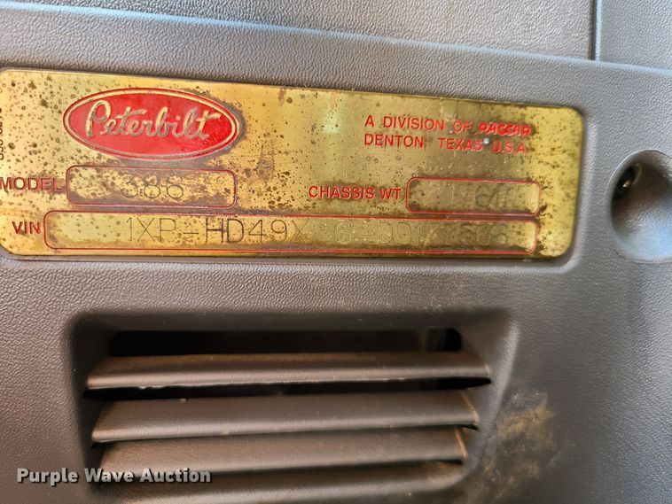 image for item EL9832 2013 Peterbilt 386  semi truck