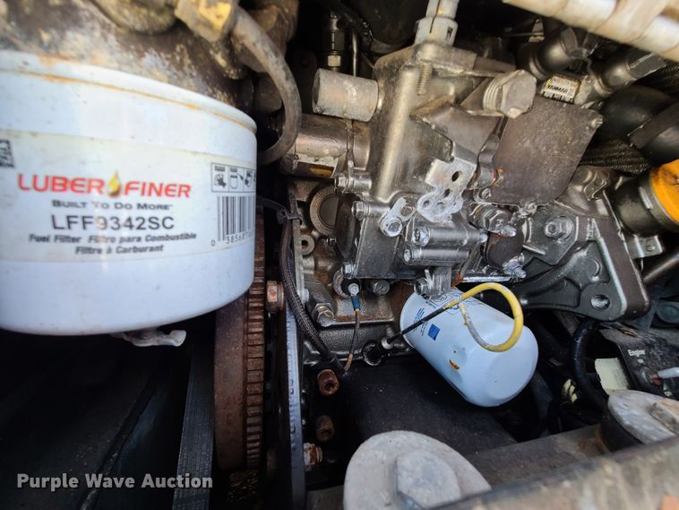 image for item EL9832 2013 Peterbilt 386  semi truck