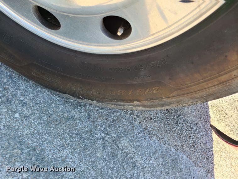 image for item EL9832 2013 Peterbilt 386  semi truck