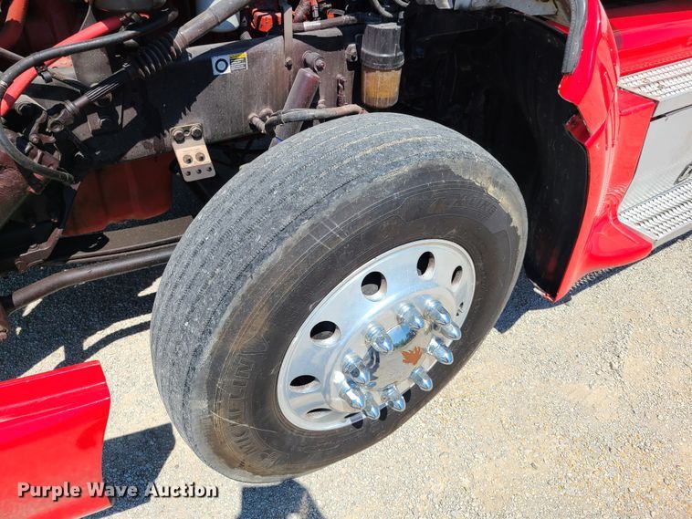 image for item EL9832 2013 Peterbilt 386  semi truck