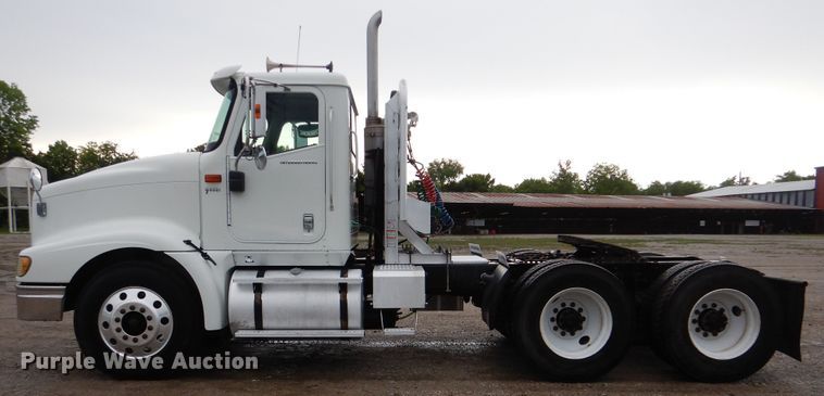 image for item GF9209 2007 International 9400i  semi truck