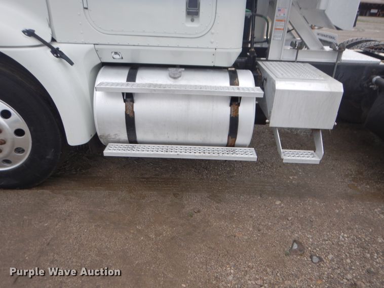 image for item GF9209 2007 International 9400i  semi truck