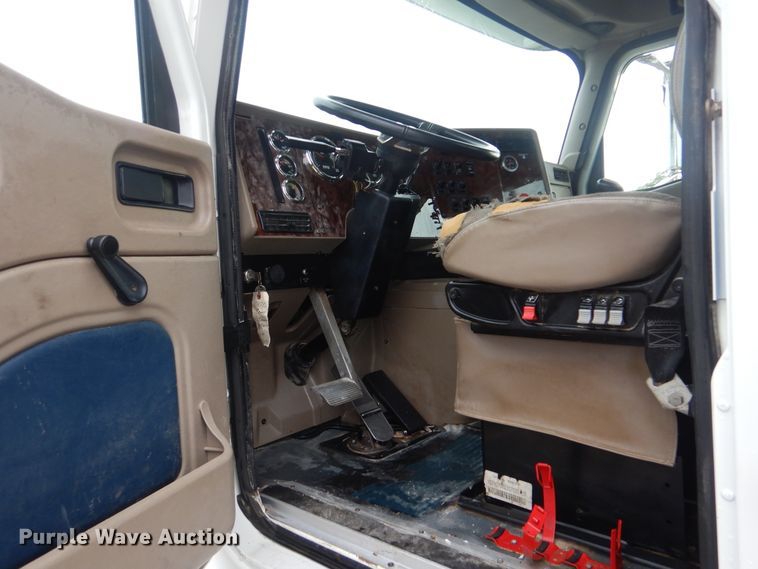 image for item GF9209 2007 International 9400i  semi truck