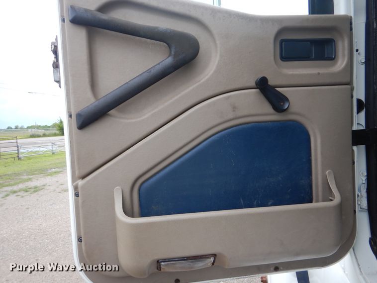 image for item GF9209 2007 International 9400i  semi truck