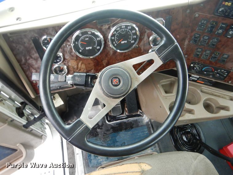 image for item GF9209 2007 International 9400i  semi truck