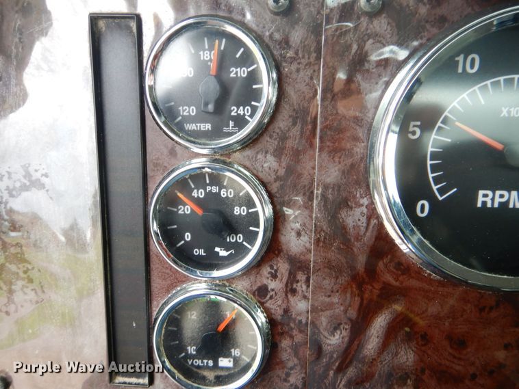 image for item GF9209 2007 International 9400i  semi truck