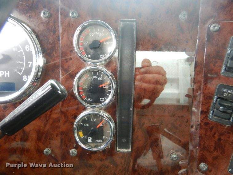 image for item GF9209 2007 International 9400i  semi truck