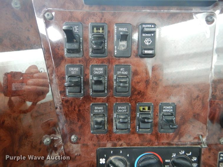 image for item GF9209 2007 International 9400i  semi truck