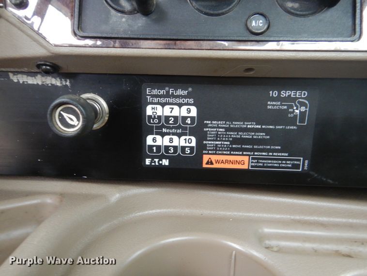 image for item GF9209 2007 International 9400i  semi truck