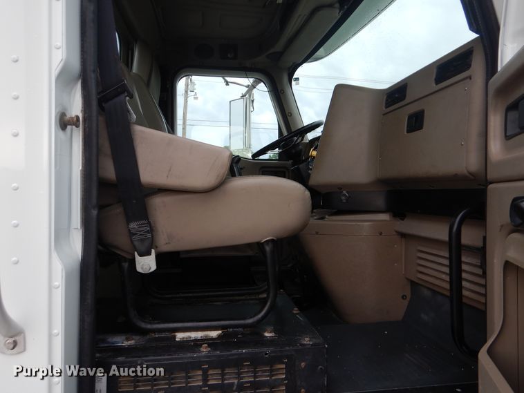 image for item GF9209 2007 International 9400i  semi truck