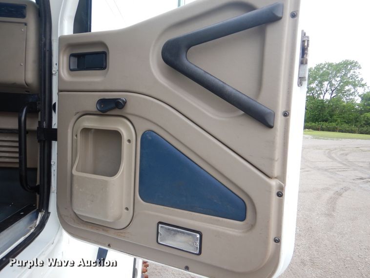 image for item GF9209 2007 International 9400i  semi truck