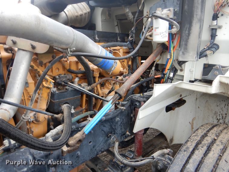 image for item GF9209 2007 International 9400i  semi truck