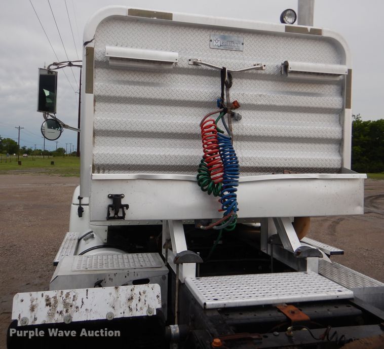 image for item GF9209 2007 International 9400i  semi truck